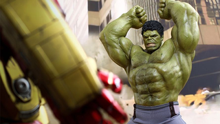 Illustration for article titled Hot Toys' Incredible New Hulk Is Suitably Massive And Angry
